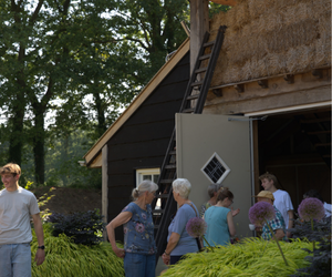 Bezoekers bij de koffiekraam open tuin 20 juni