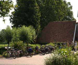 Veel fietsen op de open tuin dag